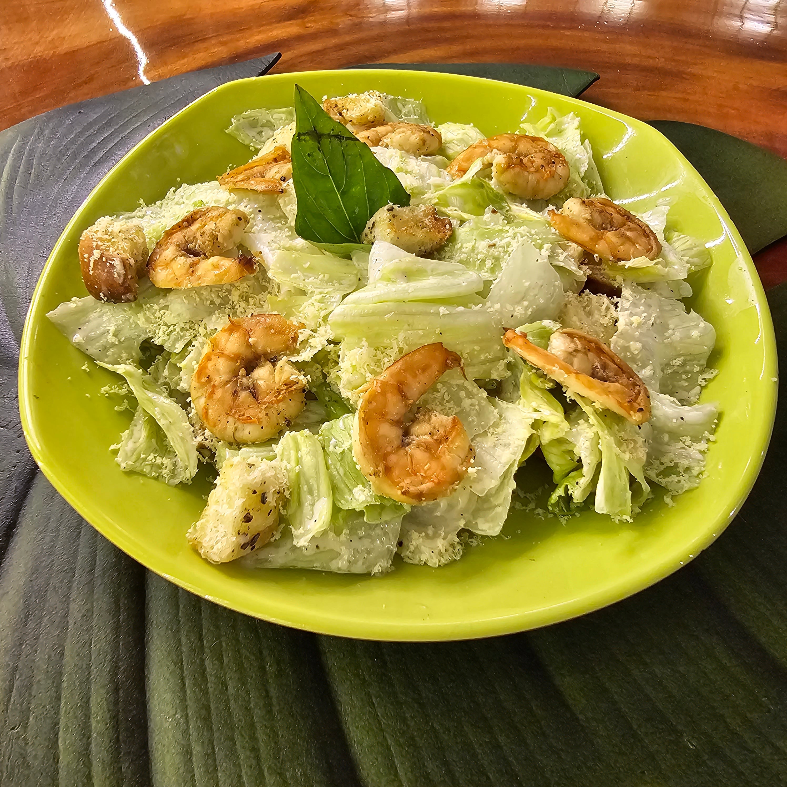 Shrimps Caesar Salad - سلطة سيزر بالجمبري