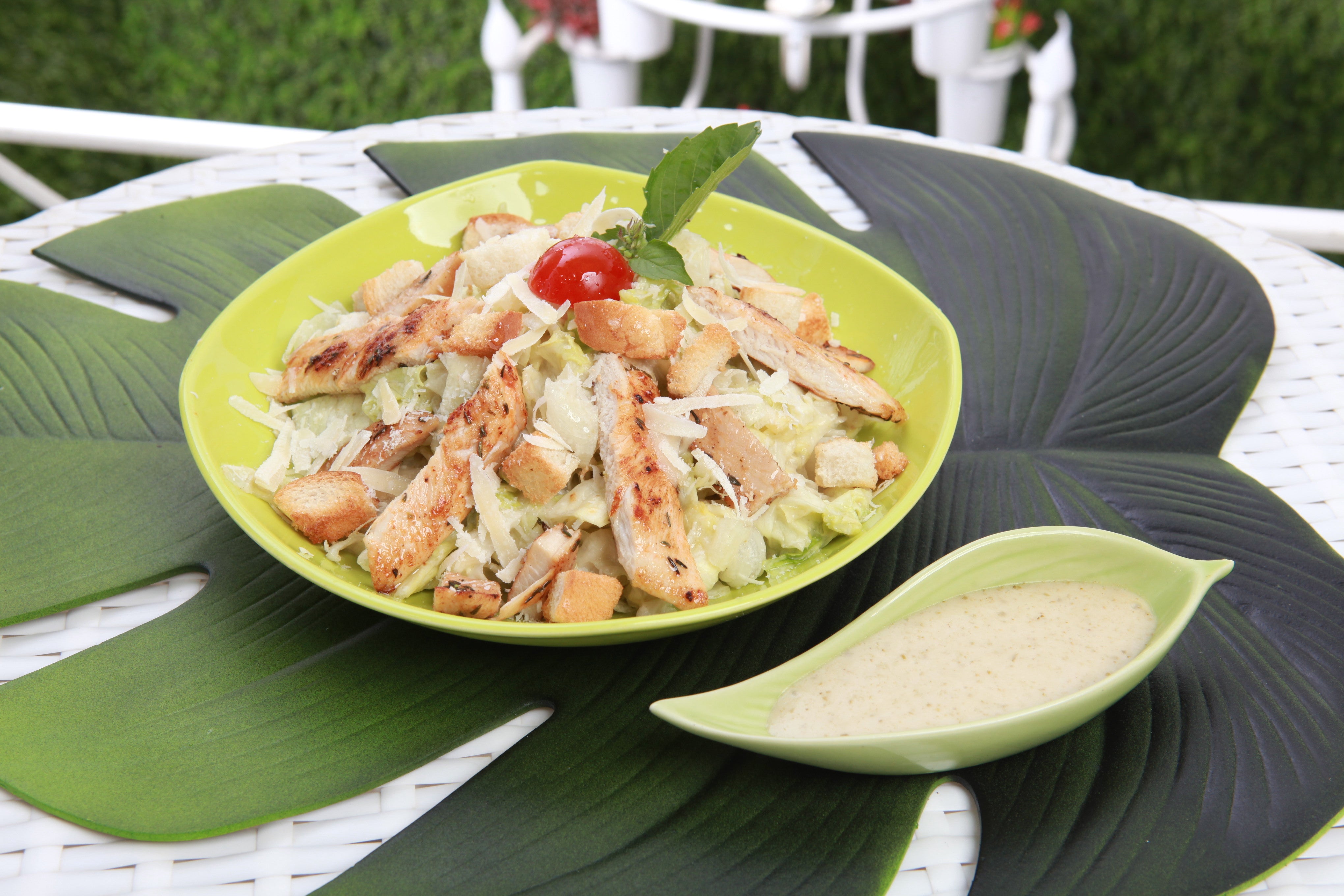Chicken Caesar Salad - سلطة سيزر بالدجاج
