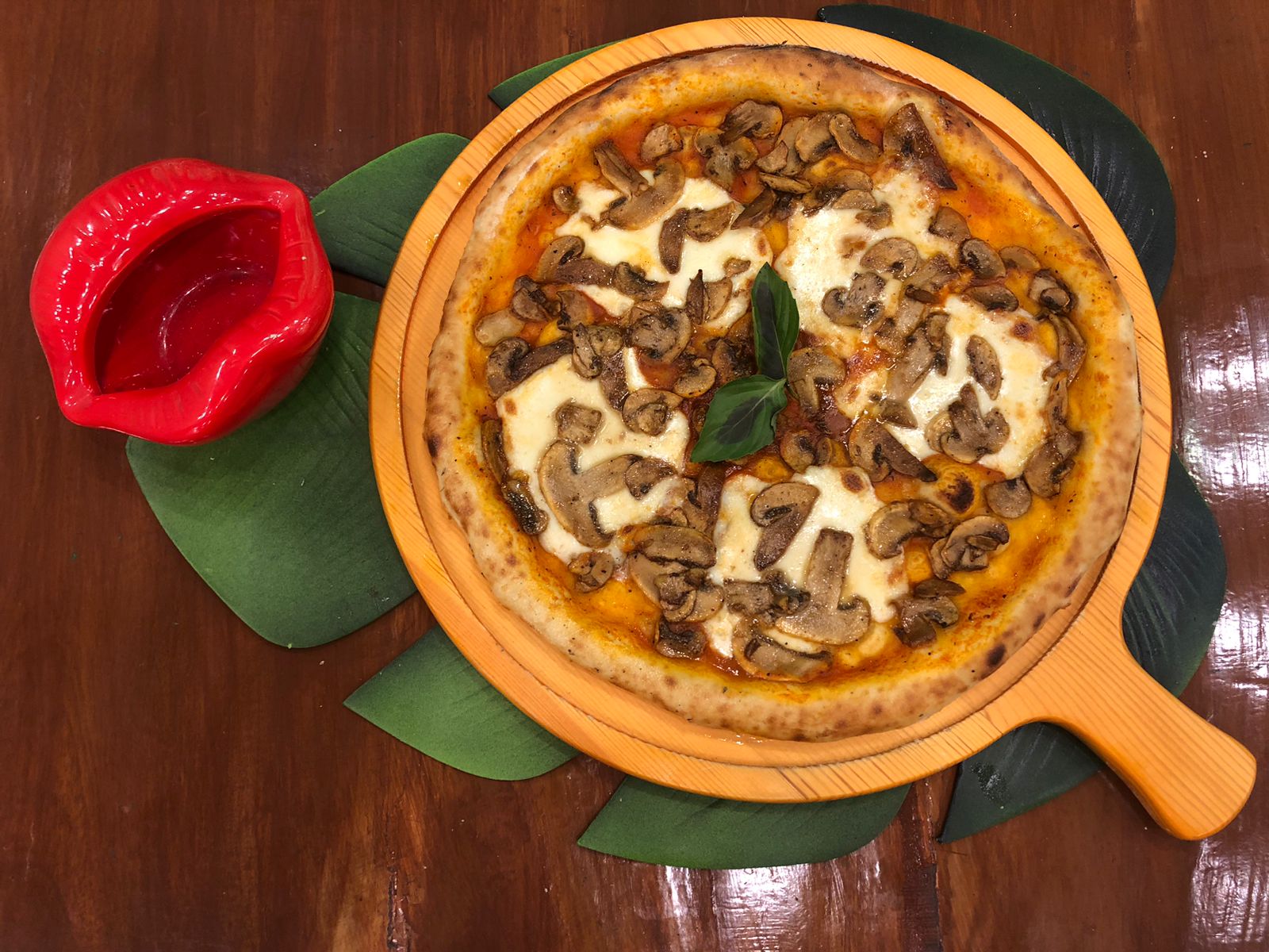 Mushrooms Pizza - بيتزا مشروم