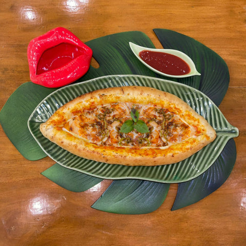 Garlic Chicken Turkish Pide
